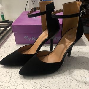 Delicious • Black Heels